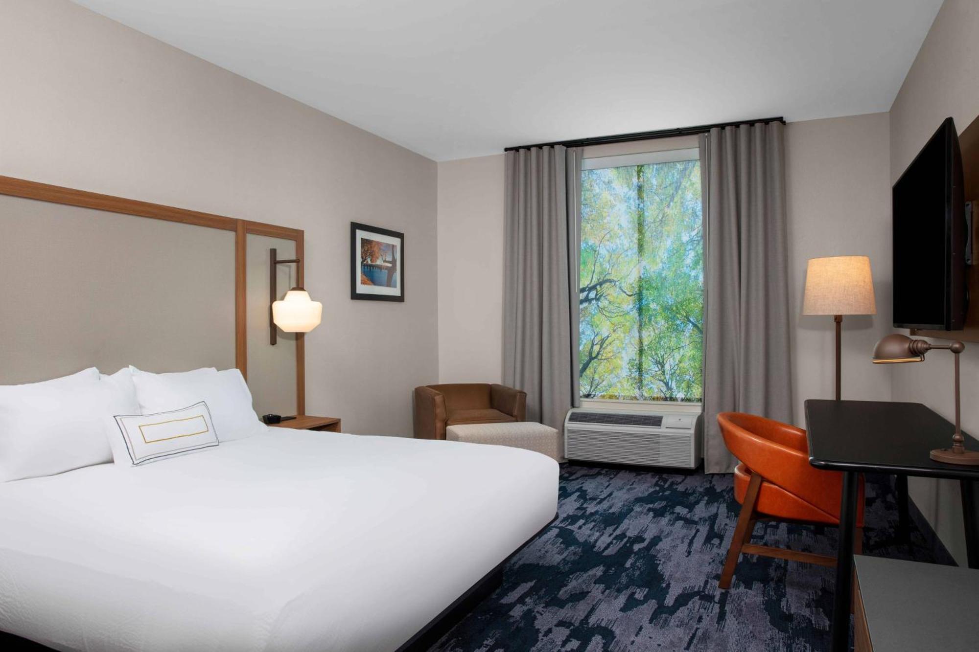 Fairfield By Marriott & 3*