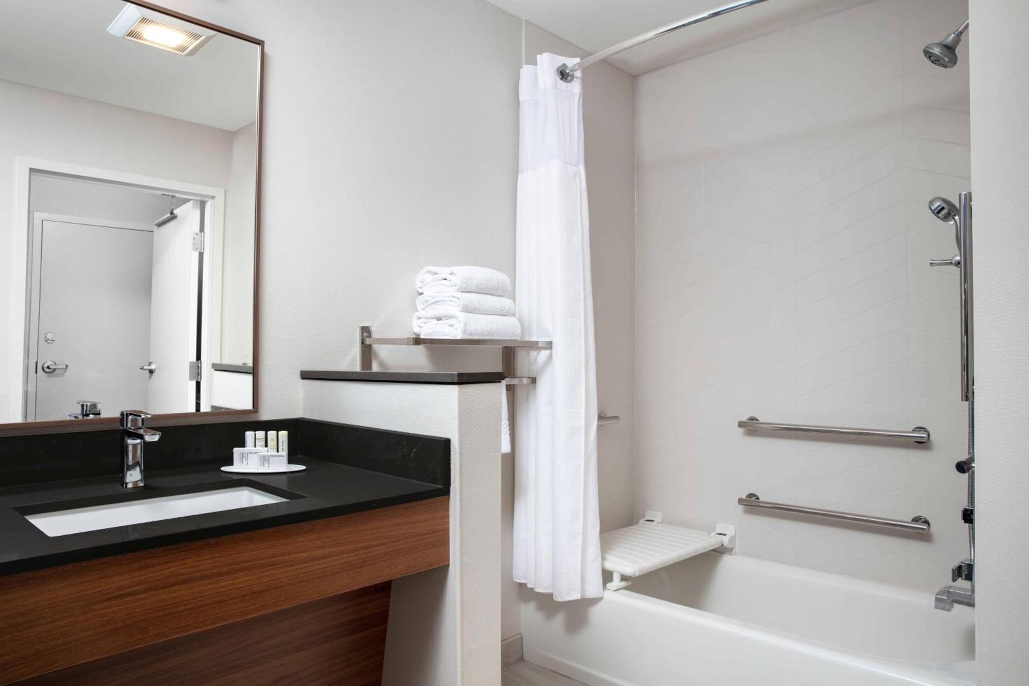 Hotel Fairfield By Marriott & 3*