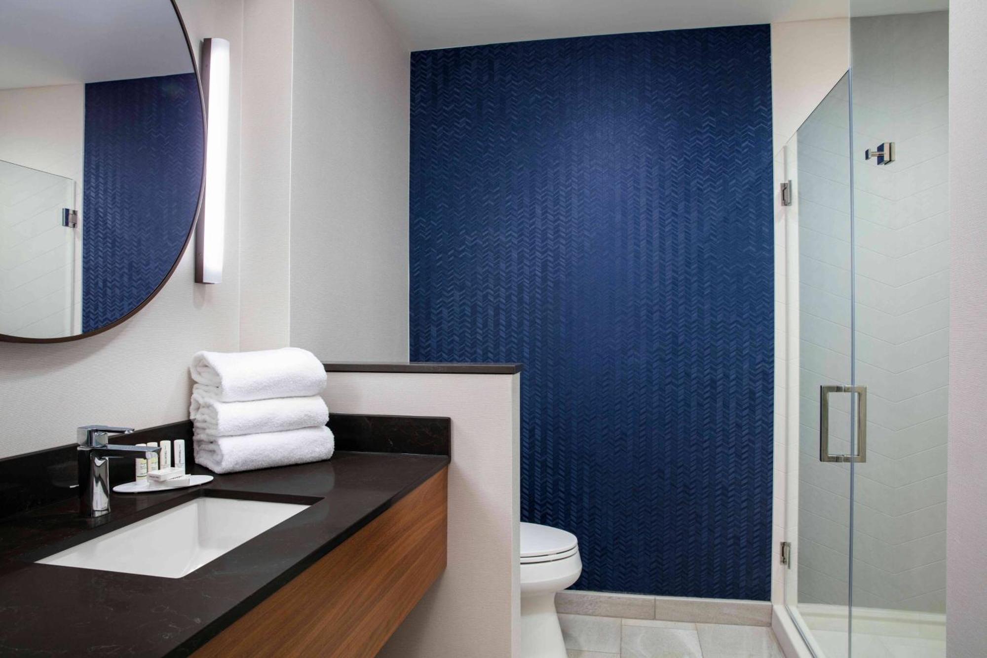 Fairfield By Marriott & Hotel