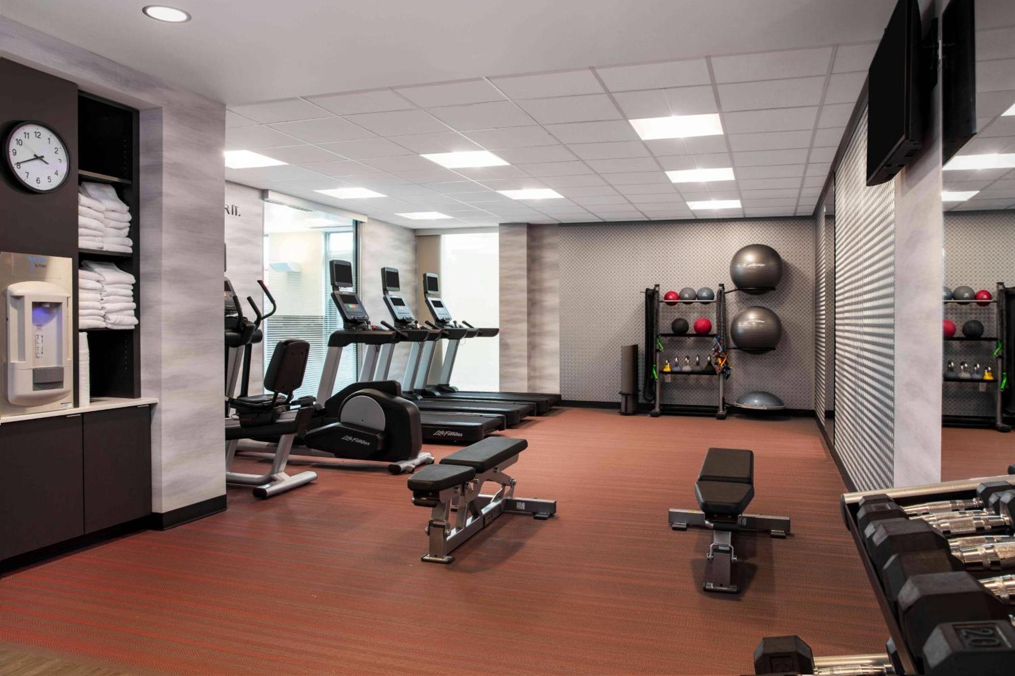 Fairfield By Marriott &