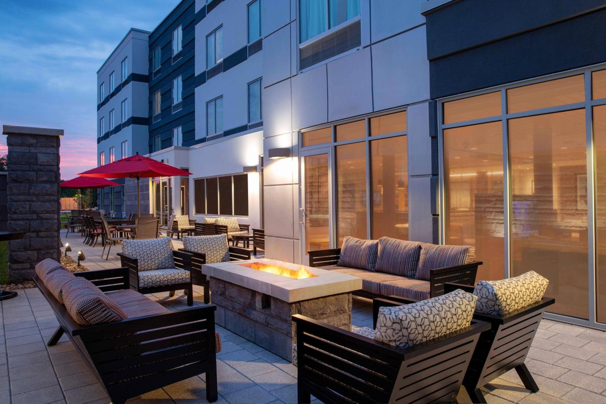Fairfield By Marriott & Hotel