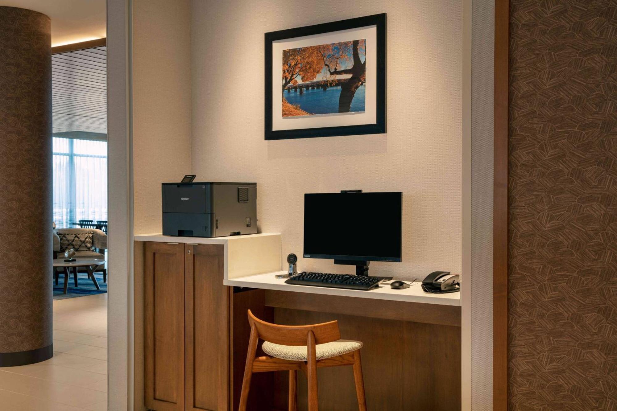 Fairfield By Marriott & 3*