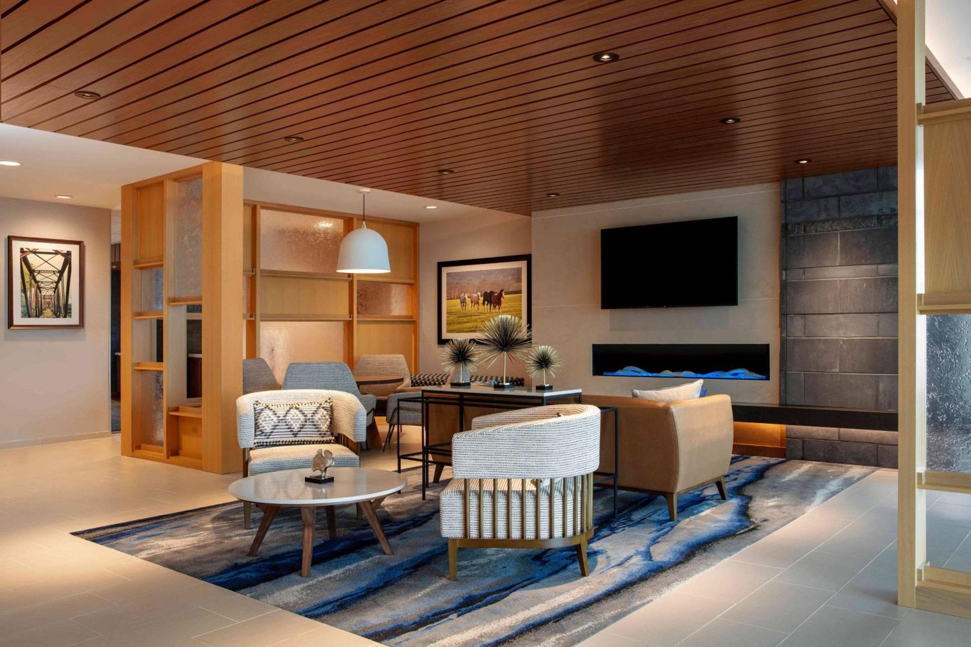 Fairfield By Marriott & Hotel